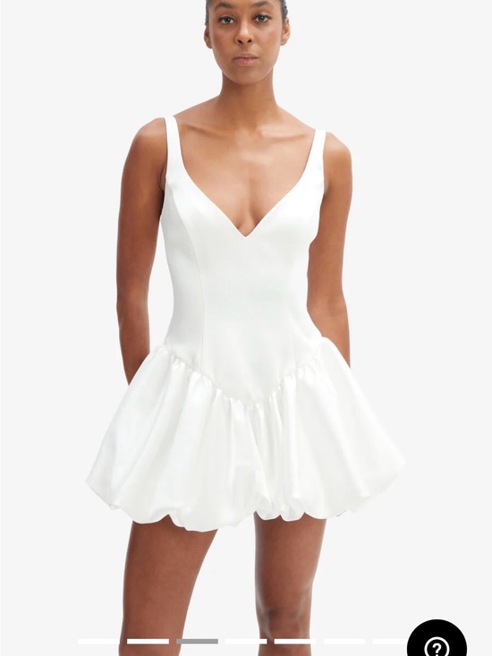 Dresses & Skirts - Elegant White V-Neck Mini Dress with Flared Skirt